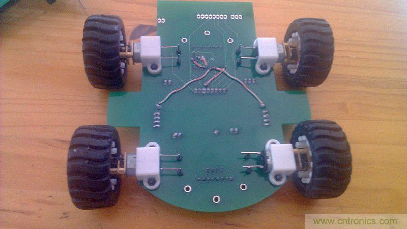 牛人力作！PCB版藍牙智能小車DIY