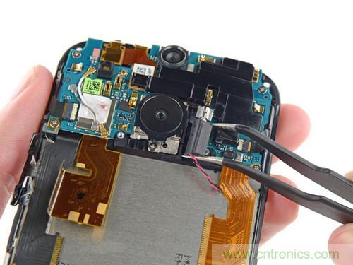 牛人強(qiáng)拆！新HTC One(M8)真機(jī)精密做工難修理