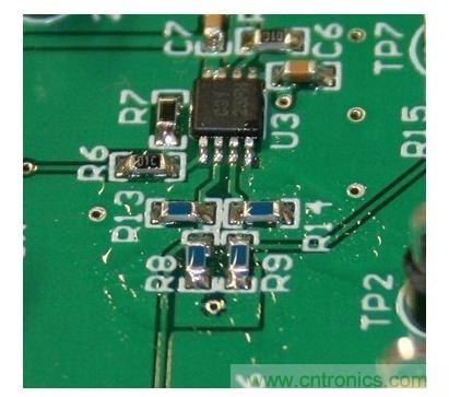  即為殘留過多數(shù)量焊劑的 PCB。