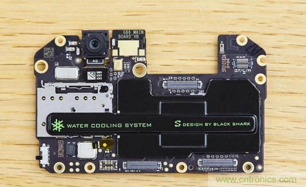 拆解黑鯊手機(jī)：多級(jí)直觸一體式液冷系統(tǒng)有什么門(mén)道？